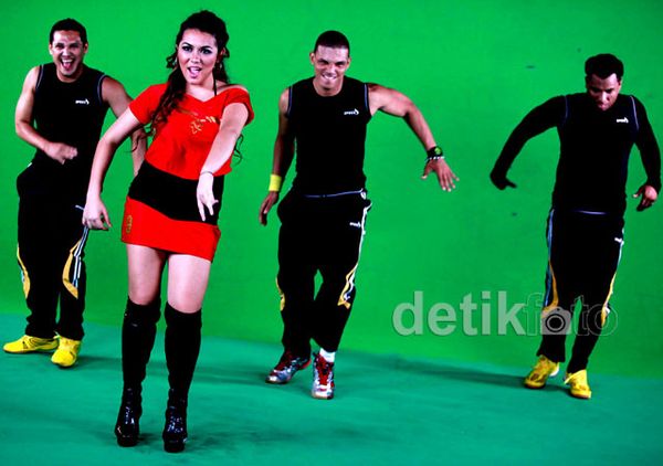 Amanda Gonzales Syuting Ulang Video Klip La Copa Del Mundo