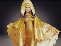 Heidi Klum Berubah Jadi Cleopatra