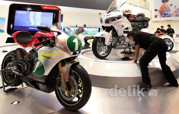 Berburu Motor Baru di JMCS 2012