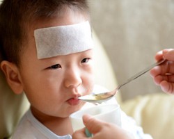 Anak Sakit Saat Ibu Harus Bekerja? Ini Tips Mengatasinya