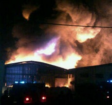 Dua Orang Tewas dalam Kebakaran Pabrik di Medan