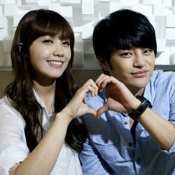 Beradegan Ciuman, Eunji A Pink Dimarahi Sang Ayah