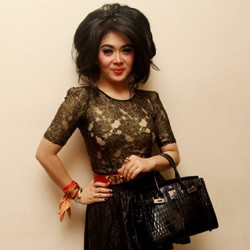 Syahrini Makin Glamour