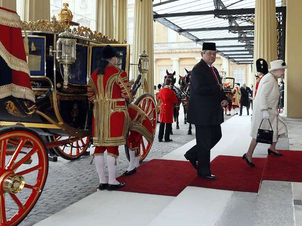 Ratu Elizabeth II Bertemu Presiden SBY