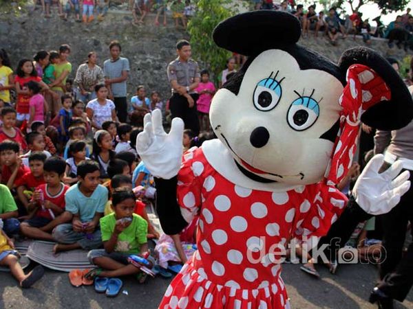 Menghilangkan Trauma Anak-anak Korban Rusuh Lampung