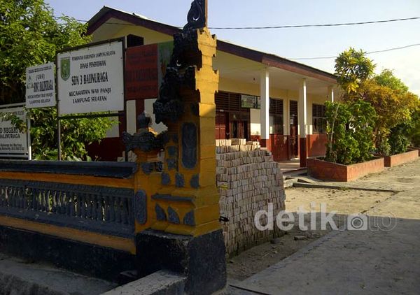 Gedung Sekolah Balinuraga Jadi Sasaran Amuk Massa
