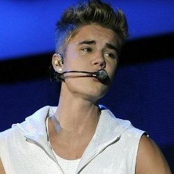 Justin Bieber Bikin Tato Burung Hantu di Lengan Kiri