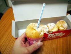 Slurp... Kue Sus Ini Bisa Disedot Isinya!