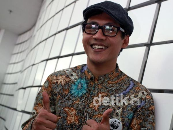 Nugie Tampil Berbatik
