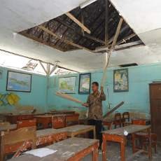 Tiga Siswa SD Terluka Akibat Kejatuhan Atap yang Ambrol