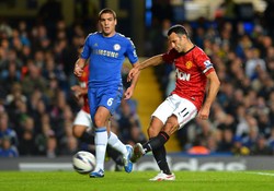 Ryan Giggs membobol gawang Chelsea. Dalam pertandingan ini, Giggs dua kali membobol gawang Chelsea. Gol tersebut tercipta di menit ke-22 dan 120. Shaun Botterill/Getty Images.