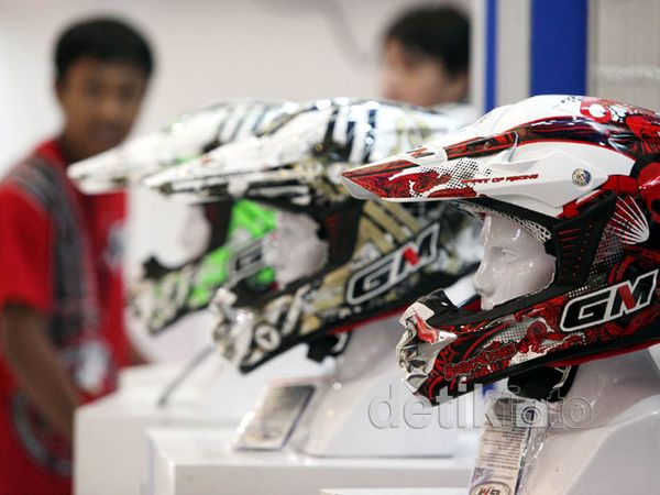 Berburu Helm Murah di JMCS