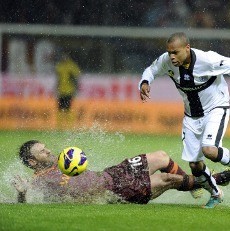 Roma Kalah di Kandang Parma, Zeman Salahkan Lapangan