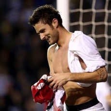 Kausnya Dikembalikan, Giroud Berterima Kasih pada Fans