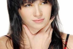 Inilah Kebiasaan-kebiasaan yang Menyakiti Pita Suara 