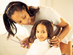 Tips Agar Si Kecil Tak Takut Potong Rambut di Salon 