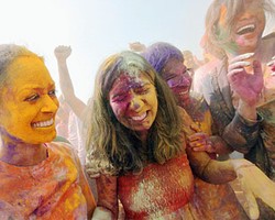 7 Festival Unik yang Patut Didatangi Saat Liburan ke Luar Negeri