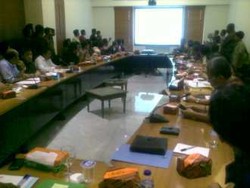  Pembahasan UMP DKI 2013 Alot, Ahok Pasang Muka Serius