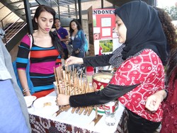 Mahasiswa AS di Houston Penasaran Ingin Belajar Angklung