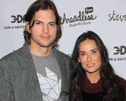 Ashton Kutcher & Demi Moore Belum Mau Bercerai