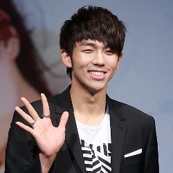 Tulang Kaki Retak, Seulong 2AM Jalani Operasi