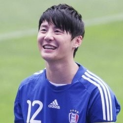5 Idola KPop yang Hobi Main Sepakbola