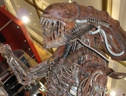 Hiiy, Ada Alien di Pameran Motor
