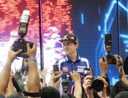 Lorenzo Adu Kebut dengan Vettel dan Schumacher, Siapa Menang?