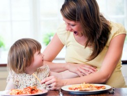 Ngemil Keripik Terlalu Banyak Saat Hamil Akibatkan Berat Bayi Kurang