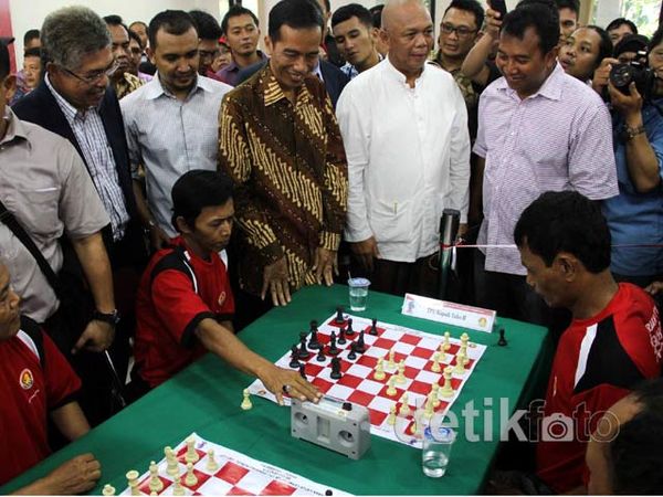 Jokowi Buka Turnamen Catur Antar Penggali Kubur