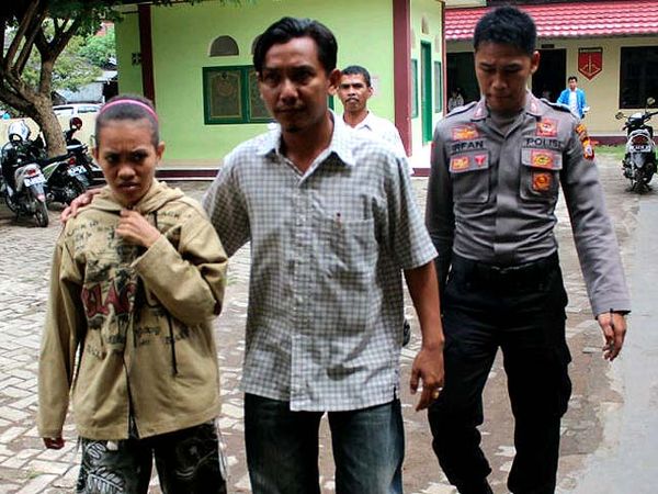 Mahasiswi Penculik Bayi di RS Makassar Dibekuk Mahasiswi Penculik Bayi di RS Makassar Dibekuk