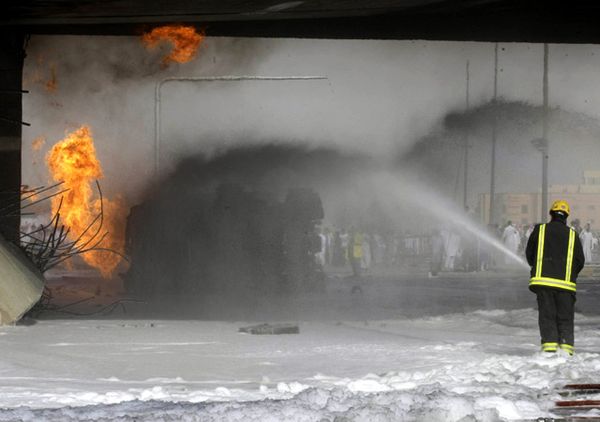 Truk Bahan Bakar Meledak, 22 Orang Tewas