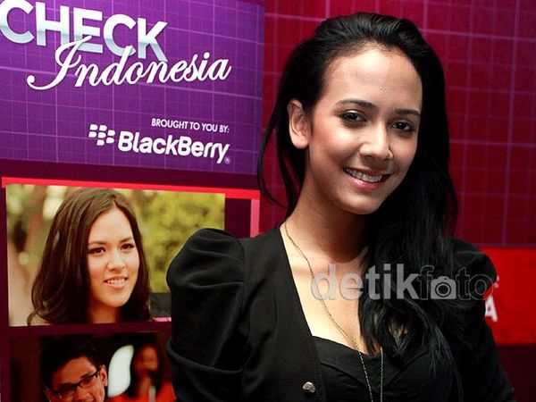 Nadine Alexandra Bergaya Casual