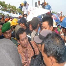 Blokade Dibuka Setelah PLTU Penuhi Tuntutan Warga