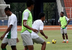 Bergabungnya Okto, panggilan Oktovianus Maniani, melengkapi skuat menjadi 18 pemain yang sudah bergabung dalam TC.