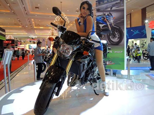 Suzuki GSR 750 Pukau JMCS