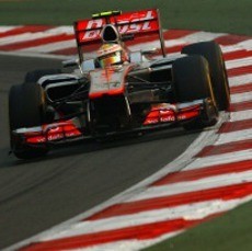 Hamilton Tercepat, McLaren Kuasai Sesi Pertama