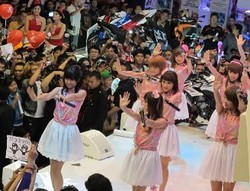 Cherrybelle Bikin Seru di Booth Honda