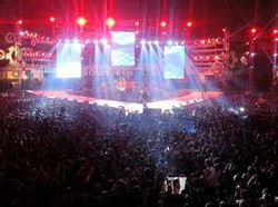 Iwan Fals Bela Slank di Festival Soundrenaline 2012