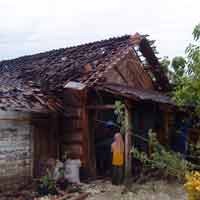 Belasan Rumah di Bojonegoro Diterjang Puting Beliung