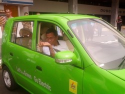 Mobil Listrik yang Disetir Dahlan Iskan ke DPR Sempat Dicegat Polisi