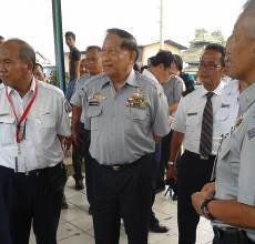 Sidak di St Manggarai, Menhub: Lantai & Jalur Penumpang Harus Diperbaiki