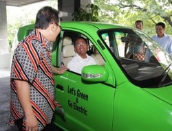 Dahlan Iskan Setia dengan Mobil Listrik Hijaunya