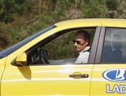 Vladimir Putin Pakai Mobil Dinas Buatan Lokal