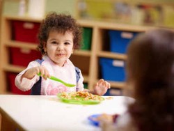 Sekolah Berperan Penting Bentuk Pola Makan Sehat Anak