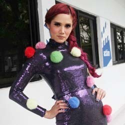 Lenggak-lenggok di Catwalk Bareng Ahmad Dhani, Mulan Salah Tingkah