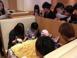 Empat Remaja Jepang Ini Makan 60 Bungkus French Fries!