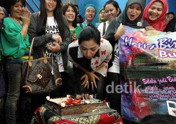 Ashanty Rayakan Ultah Bersama Anak Yatim