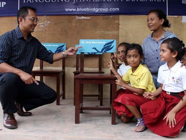 Bantuan Sarana Pendidikan untuk SD Veritas Batam