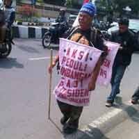 Bapak Pencari Keadilan asal Malang akan Hadiahi SBY Pembersih Telinga 